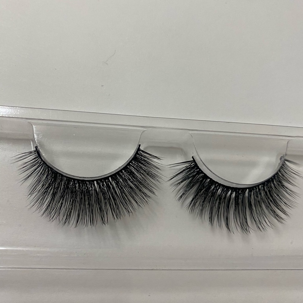 Eyelashes - Picture 2 of 8